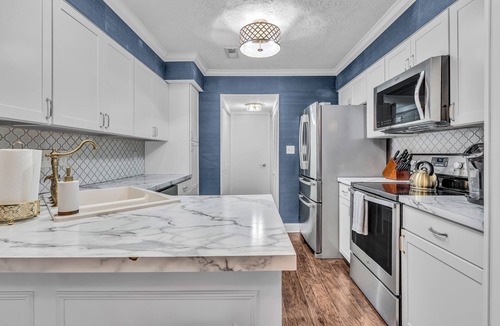 Indianapolis House | Centrally Located Retreat