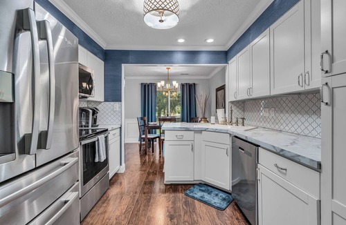 Indianapolis House | Centrally Located Retreat