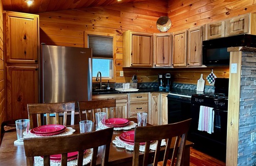 Lake Luzerne-Hadley Cottage | Centrally located, modern riverfront cottage