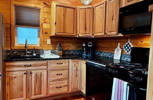 Lake Luzerne-Hadley Cottage | Centrally located, modern riverfront cottage