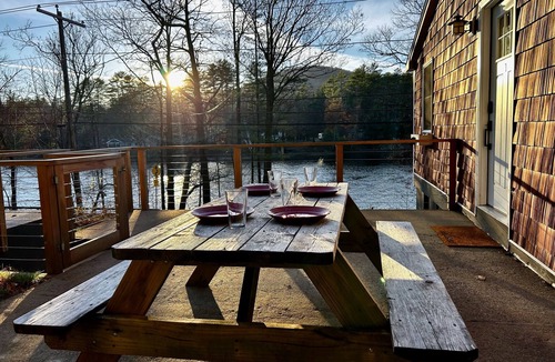 Lake Luzerne-Hadley Cottage | Centrally located, modern riverfront cottage