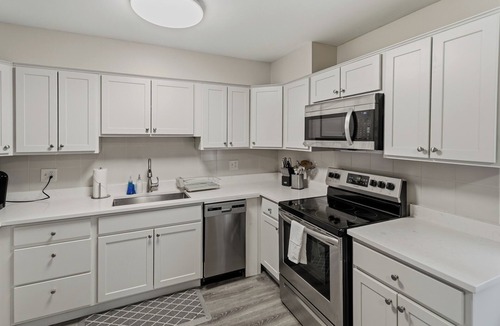 Libertyville Apartment | Centrally Located 2 Bedroom