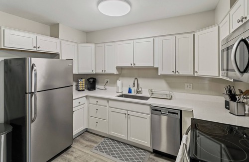 Libertyville Apartment | Centrally Located 2 Bedroom