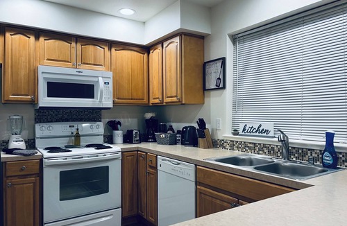 Retsil House | Centrally located, chic, & simple near downtown