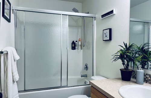 Retsil House | Centrally located, chic, & simple near downtown