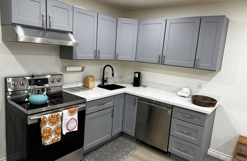 Wilshire Montana Apartment | Centrally located Santa Monica Studio