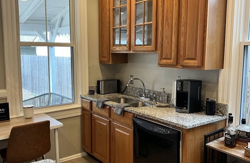 Deer Park House | Centrally located, very walkable to bars and restaurants. 7 minutes to Downtown!