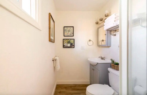 Tempe Cottage | Centrally located w/hiking!