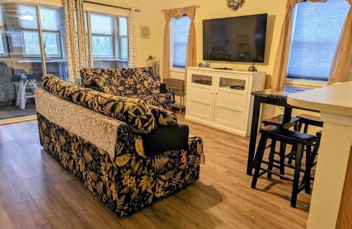 Surfside Beach Apartment | Centrally Located-Well Equipped Kitchen-Forest Views-Pools