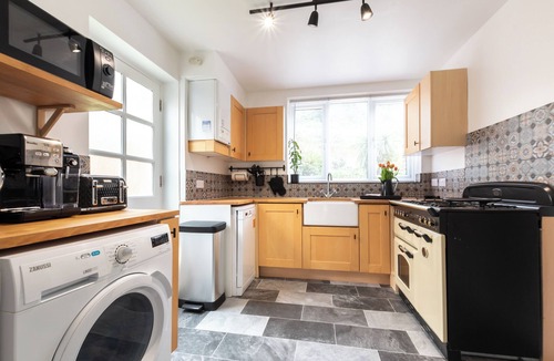 Reading House | Centrally located whether visiting for leisure or work - your home from home!