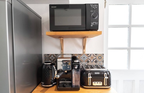 Reading House | Centrally located whether visiting for leisure or work - your home from home!