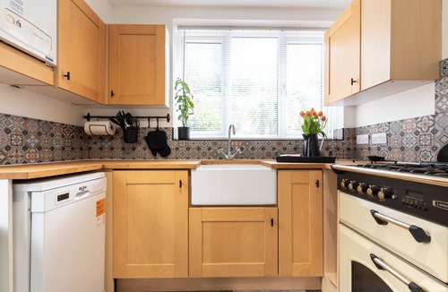 Reading House | Centrally located whether visiting for leisure or work - your home from home!