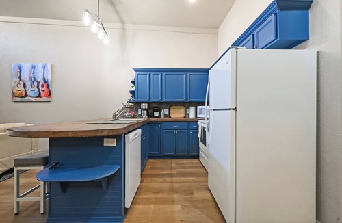 Lubbock House | Centrally Located with Strong Wi-Fi