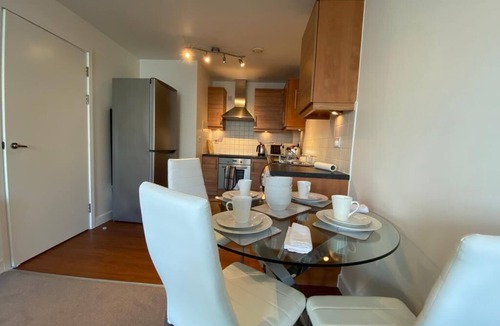 Central Milton Keynes Apartment | CentralMK-The Hub- 1 Bedroom Hall Kitchen Parking