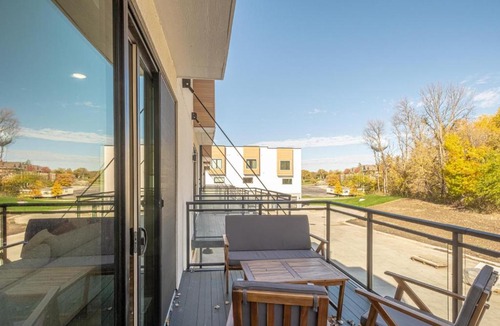 Arnolds Park Villa | CentralPark Townhome B10