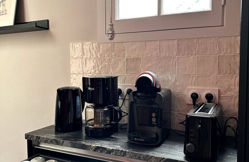 Bourg-l'Eveque Apartment | Centre Lices - Arrivée Autonome - Parking - Wifi