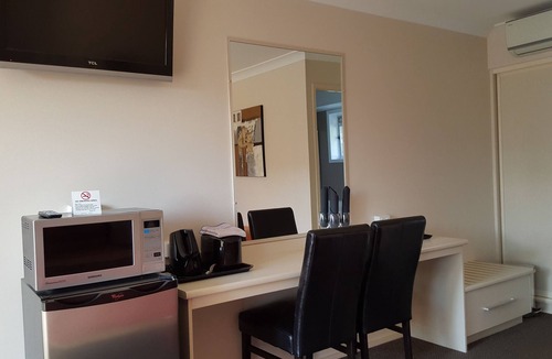 Warwick Hotel | Centre Point Mid City Motor Inn