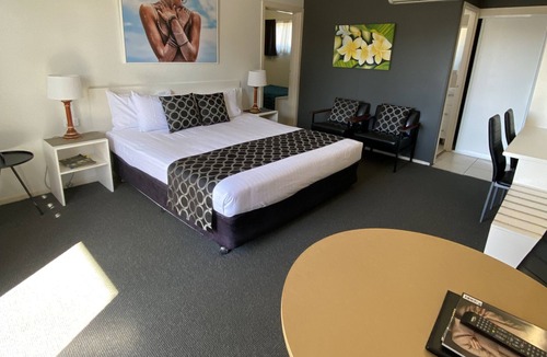 Warwick Hotel | Centre Point Mid City Motor Inn