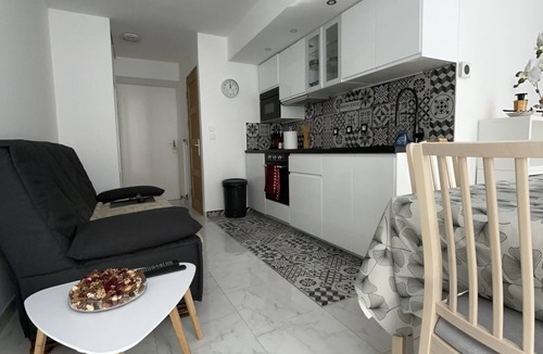 Rambouillet Apartment | Centre Ville, Appartement Refait à Neuf Pouvant Accueillir 4 Voyageurs