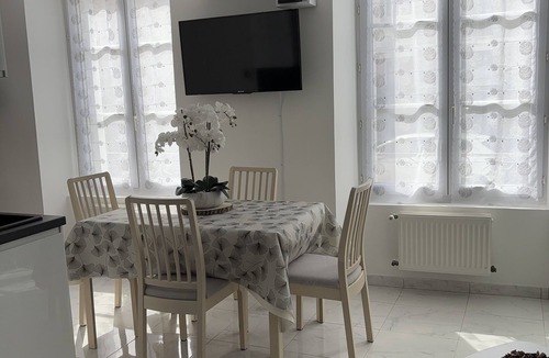 Rambouillet Apartment | Centre Ville, Appartement Refait à Neuf Pouvant Accueillir 4 Voyageurs