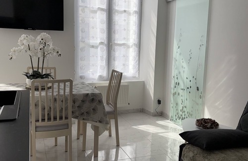 Rambouillet Apartment | Centre Ville, Appartement Refait à Neuf Pouvant Accueillir 4 Voyageurs
