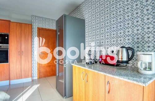 Platja d'Aro Apartment | Centric apartment for 6 person in Platja d'Aro, with pool and parking.