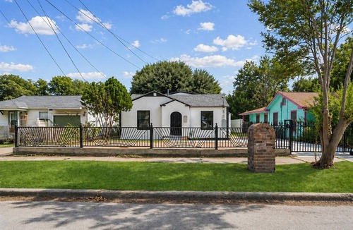 Cedar Crest House | Centric Dallas Retreat - perfectn4 Gatherings