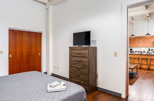 Rochester Apartment | Centric NY Style Loft w/King bed