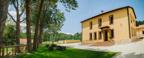 Hontoria del Pinar Apartment | Centro Río Lobos