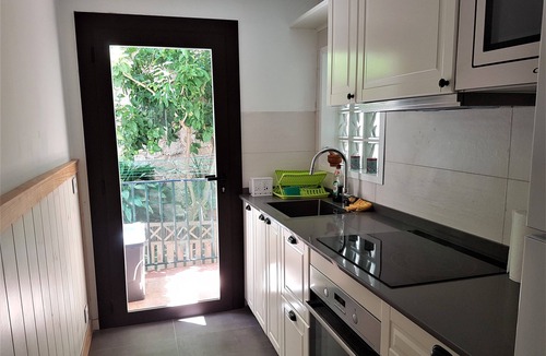 Sant Pol De Mar Apartment | Centro S. Pol, next to the beach, with parking, Air Conditioning. and garden