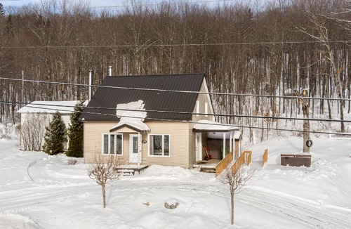 Saint-Leonard-de-Portneuf Ski Chalet | Century-old country house adapted for people with reduced mobility.
