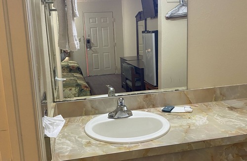 Marlow Hotel | Century inn motel