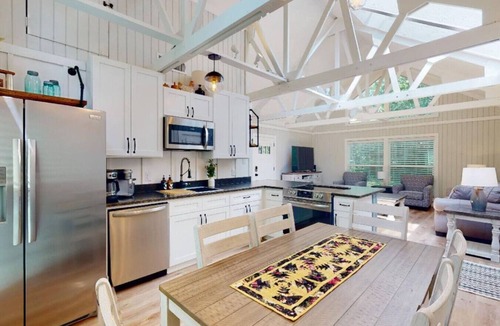 College Station House | Century Oak Retreat ~ Aggieland Vacation Rentals