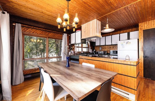 La Malbaie House | Century-old home in a wooded area