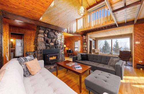 La Malbaie House | Century-old home in a wooded area