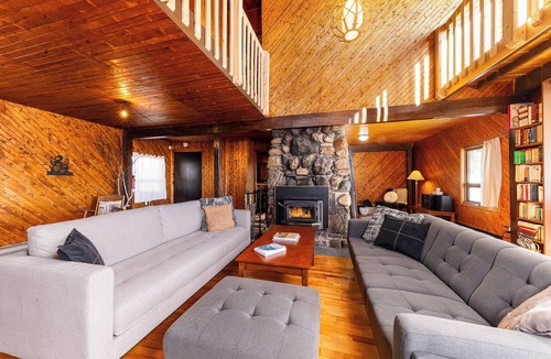 La Malbaie House | Century-old home in a wooded area