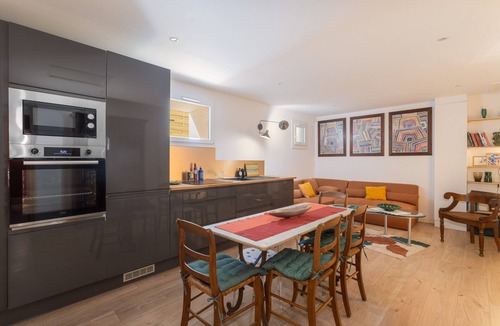 Ceret Apartment | “Céret” Apartment with Mountain View, Shared Pool and Wi-Fi