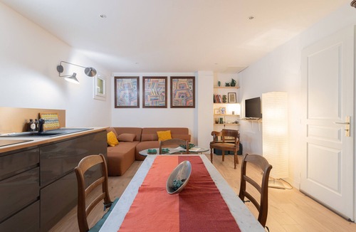 Ceret Apartment | “Céret” Apartment with Mountain View, Shared Pool and Wi-Fi