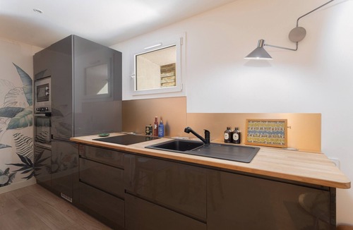 Ceret Apartment | “Céret” Apartment with Mountain View, Shared Pool and Wi-Fi