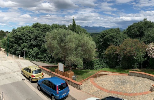 Ceret House | Ceret, beautiful spacious house, with walled garden, courtyard and BBQ.