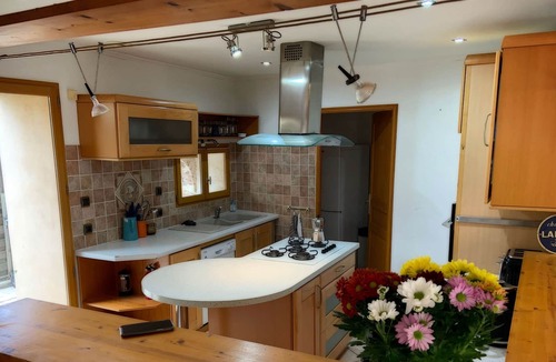 Ceret House | Ceret, beautiful spacious house, with walled garden, courtyard and BBQ.