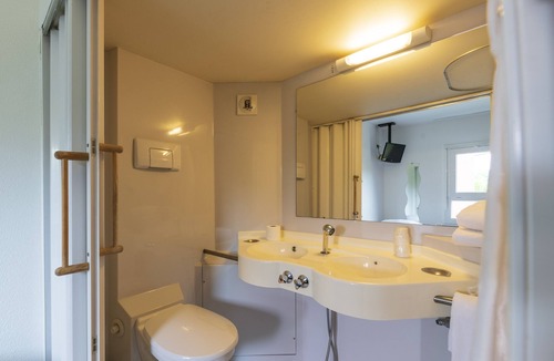 Moneteau Hotel | Cerise Auxerre