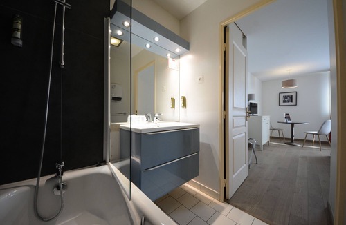 Chatou Hotel | Cerise Chatou