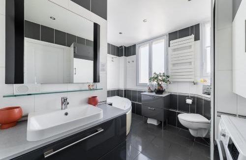 Levallois-Perret Apartment | Cerise's home - Cosy flat 15min from Paris with hot tub
