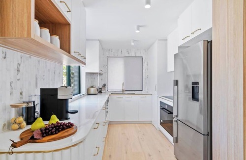 Mermaid Beach Apartment | Cest Mermaid A Stunning Beachside Escape