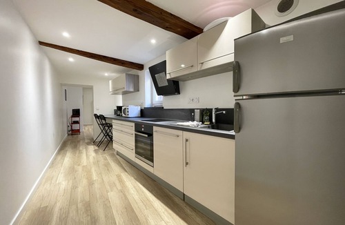 Grenoble City Centre Apartment | #CF In White&Gray ⚫ Center