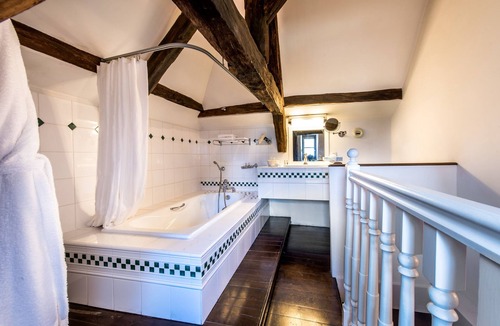Coise-Saint-Jean-Pied-Gauthier Hotel | Château de la Tour du Puits