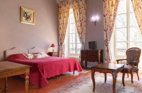 Saint-Hippolyte-le-Graveyron Bed & Breakfast | Château Juvenal