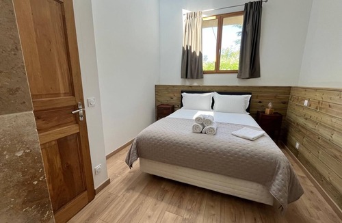 Saint-Sulpice-et-Cameyrac Hotel | Château Chatillon