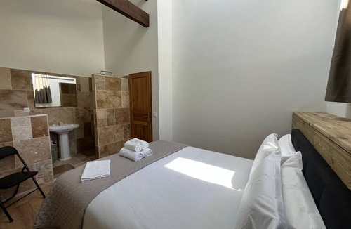 Saint-Sulpice-et-Cameyrac Hotel | Château Chatillon